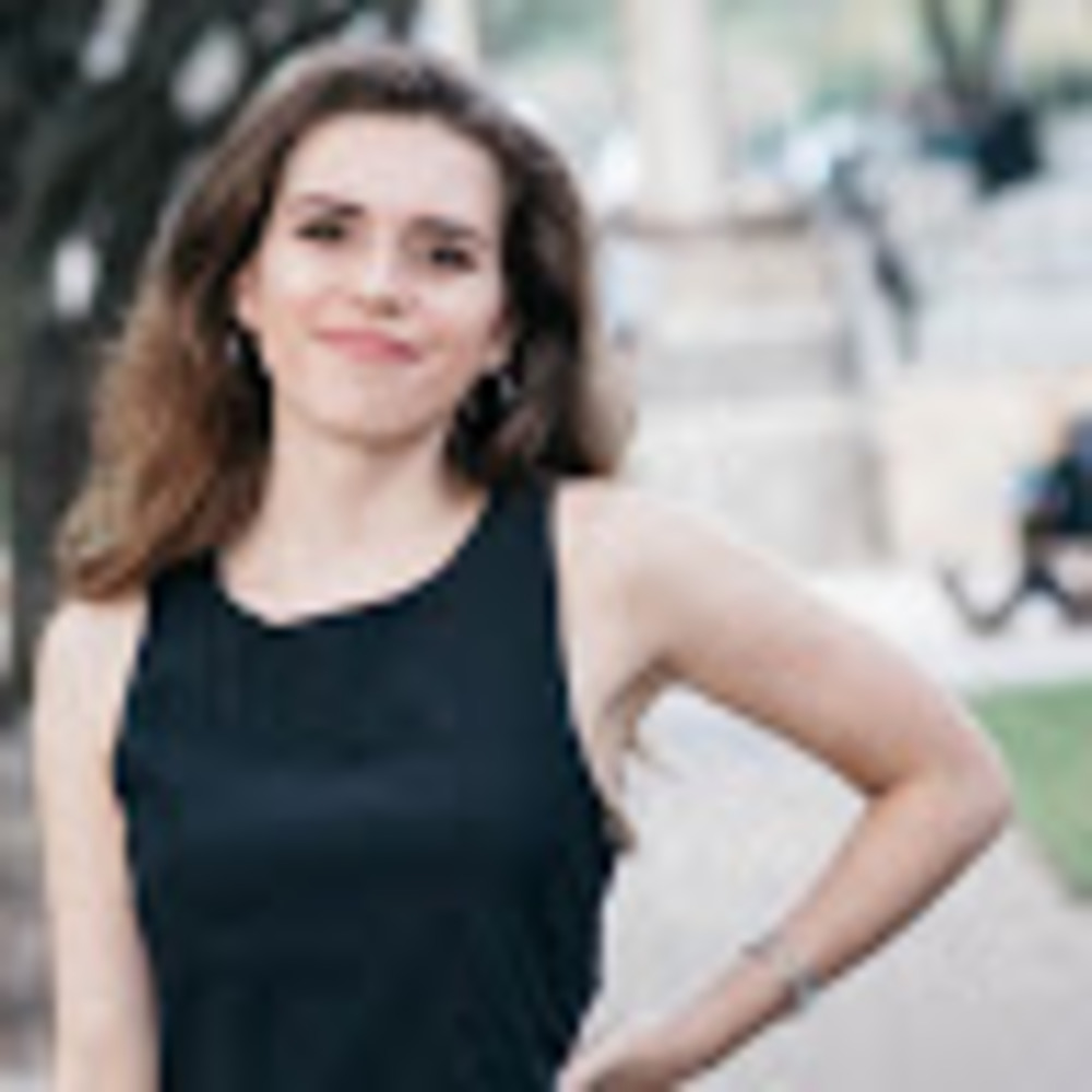 Meet your Posher, Claudia